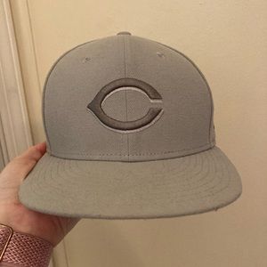 Cincinnati Reds Grey Mens hat size 7 1/8